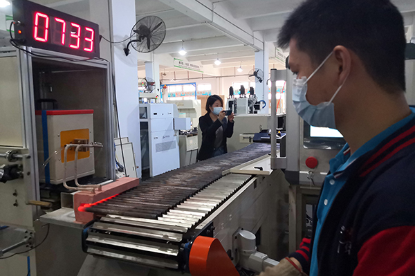 鍛造爐廠家在調(diào)試 鍛造爐廠家在調(diào)試