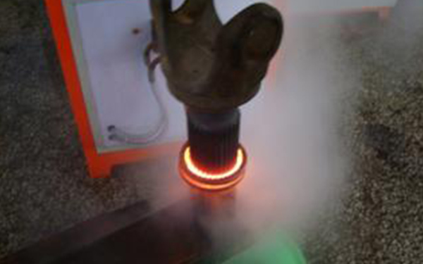 臥式淬火機床工作 臥式淬火機床工作