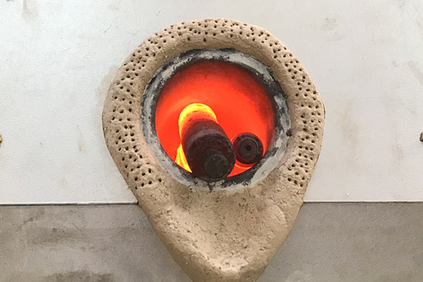 1625556813824275.jpg 不銹鋼棒熔煉.jpg